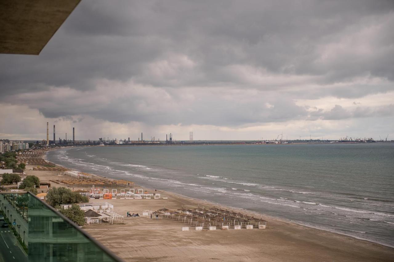 Luxury Promenada Apartment - Frontal Beachfront Mamaia Nord Navodari Exterior photo